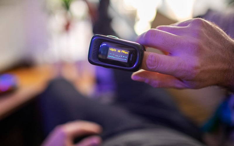 Folosiți pulsoximetru dacă vă tratați la domiciliu. Ultimele recomandări ale OMS privind managementul clinic al pacientului cu infecția COVID-19