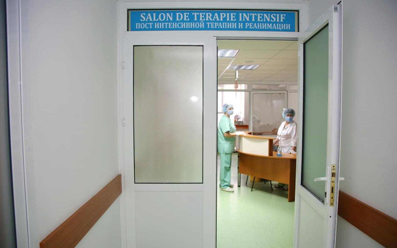 «Очень много ложной информации — и в это верят даже медработники». Все больше врачей в больницах Гагаузии отказываются прививаться от Covid-19