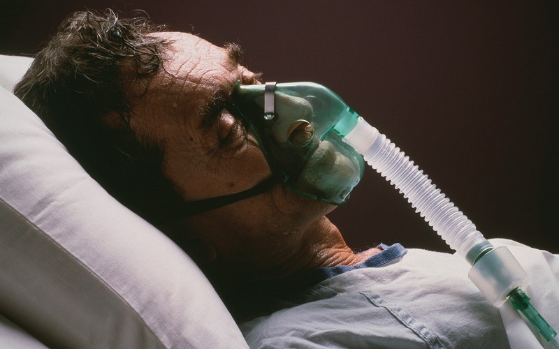 Cum moare un bolnav de COVID-19. Mărturiile unui medic din prima linie: „Pacientul doarme și nu știe că moare. Dar asta se întâmplă”