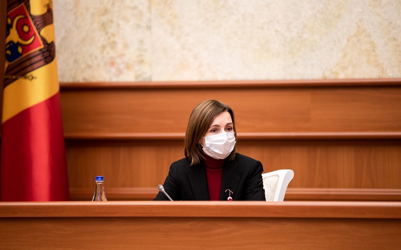 Peste 600 de „rude” și „cumetri” de-ai politicienilor s-au vaccinat cu Pfizer, trecând peste medici. Maia Sandu declară că va sesiza Procuratura