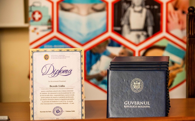 Statului i-au ajuns bani doar pentru 349 de diplome, pe care le-a oferit asistenților medicali din țară de ziua lor profesională