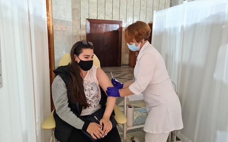 5 din 10 moldoveni ar accepta să se vaccineze împotriva Covid-19