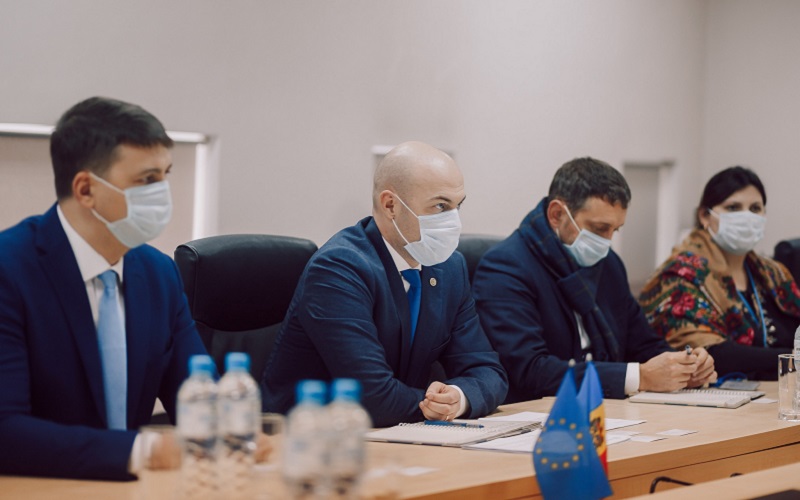 Conflict între directori: Agenția Medicamentului susține că îi va permite accesul lui Eremei Priseajniuc în instituție numai la indicațiile Guvernului