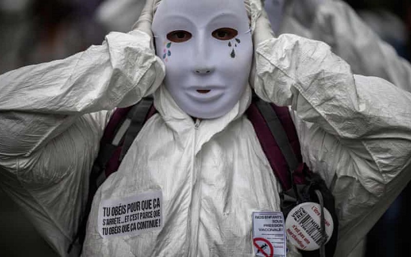 Contractele a 3.000 de angajați din sistemul Sănătății din Franța au fost suspendate, fără plată, pe motiv că aceștia refuză vaccinarea