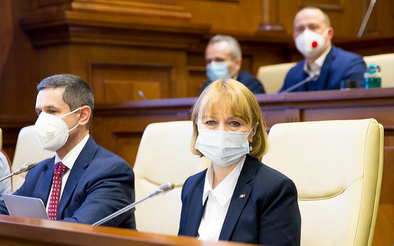 Pro și contra indemnizației medicilor nevaccinați. Opoziția: „Ați ajuns să divizați și morții”. Nemerenco: „Atitudinea mea față de bugetul țării este mai respectuoasă”