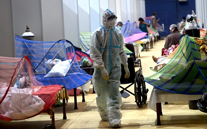 O nouă mutație a virusului SARS-CoV-2. Ar putea fi mai infecțioasă decât Delta