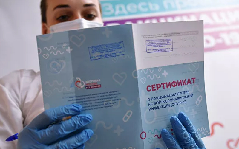 Tot mai mulți bolnavi cu forme grave de COVID-19 recunosc că au cumpărat certificate de vaccinare anti-COVID