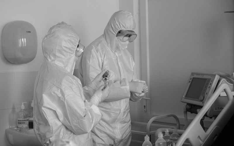 Lucrătorii medicali vaccinați infectați cu Covid-19 vor primi și în 2022 indemnizația de 16 mii de lei