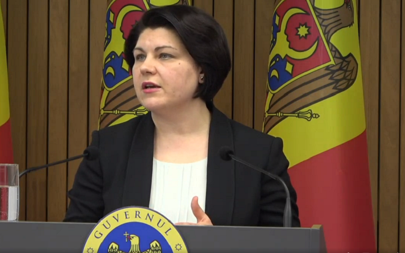 Guvernul vrea să introducă necesitatea prezentării Certificatului COVID pentru accesul în spațiile interioare cu servicii neesențiale