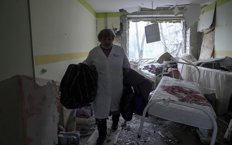 Peste 30 de atacuri au avut loc în Ucraina asupra unităților medicale. Medici și pacienți au murit. Tone de echipamente și medicamente sunt trimise pentru a feri sistemul medical ucrainean de colaps