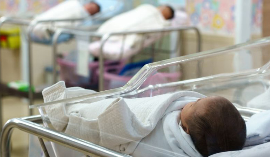 Un bebeluș din Moldova s-a născut cu o malformație rară – lipsa anusului. Ce înseamnă viciul congenital pentru sănătatea acestor bebeluși și ce tratament trebuie să urmeze