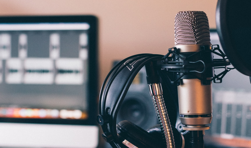 De astăzi, podcastul Sănătos Informațional poate fi ascultat și pe Google podcasts, Apple podcasts și Spotify