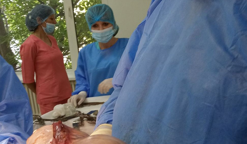 Caz clinic rar: Medicii de la Institutul Mamei și Copilului au extirpat o tumoare de trei kilograme de la o adolescentă de 15 ani