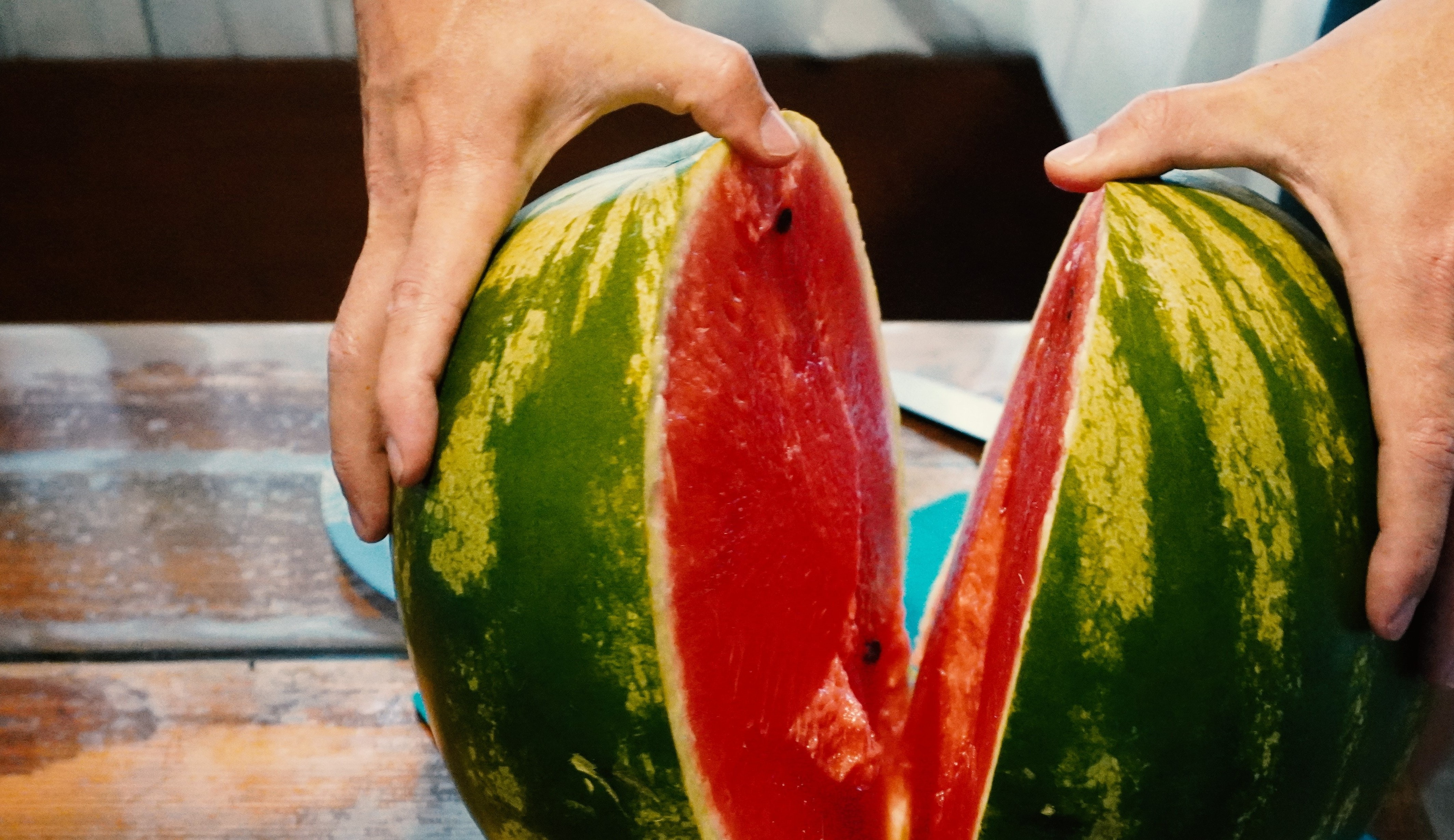 Bacteriile, virusurile sau nitrații. Ce stă la baza intoxicațiilor în sezonul pepenilor verzi?