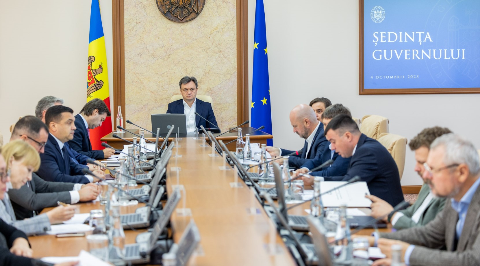 Guvernul se angajează să restituie prima de asigurare medicală și scoate amenda pentru neachitare la timp a poliței medicale