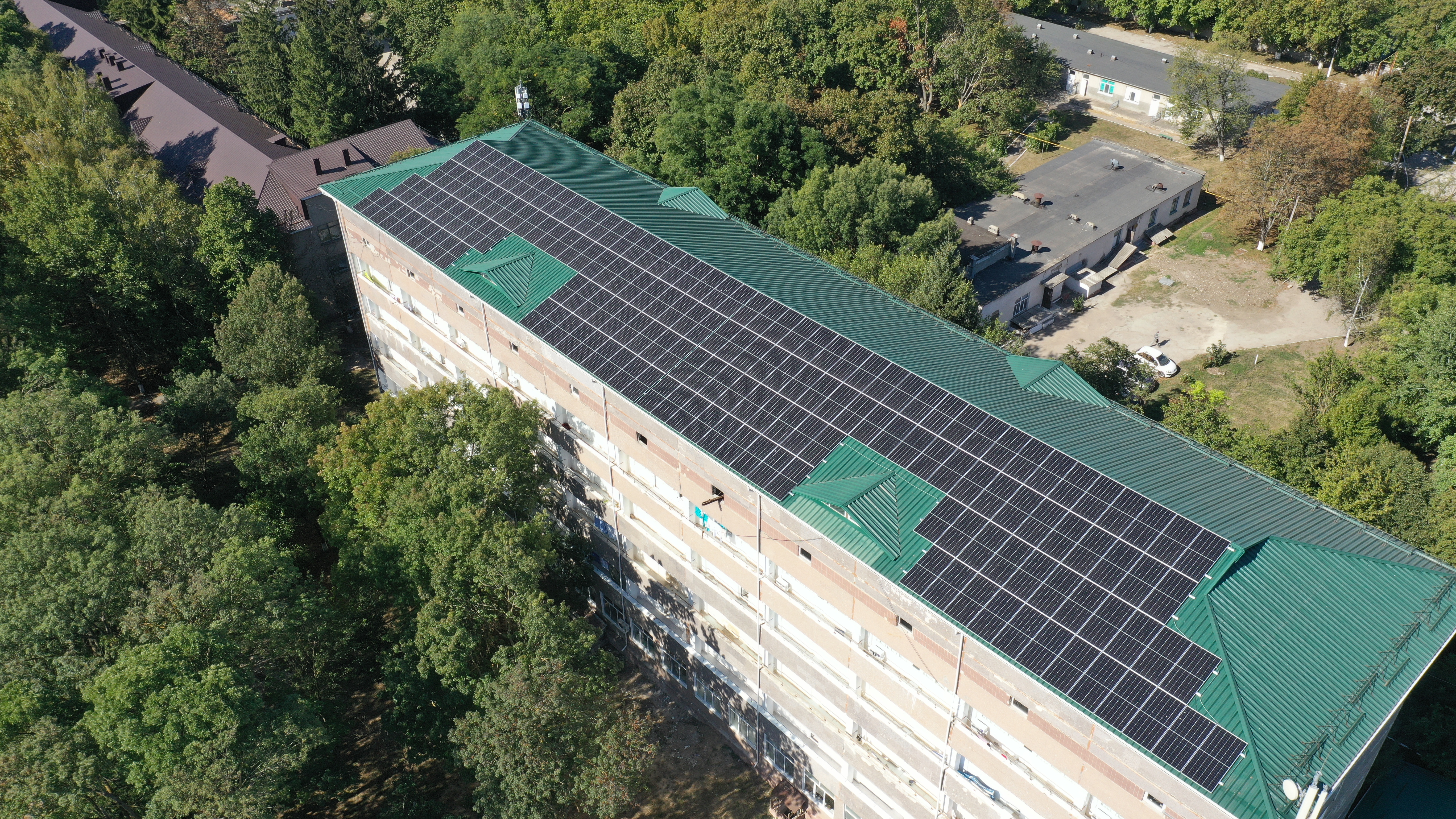 Cinci spitale din Republica Moldova vor produce electricitate cu ajutorul soarelui. Cât speră directorii să economisească în facturi 