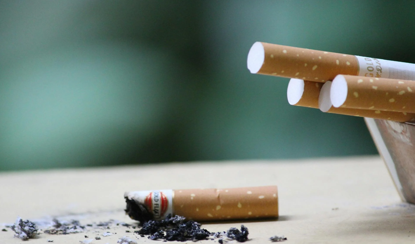 O țigară fumată scurtează viața cu 20 de minute. Câte zile din viață pierzi anual dacă ești fumător