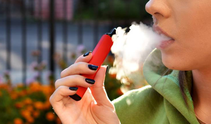 Franța interzice țigaretele electronice de unică folosință