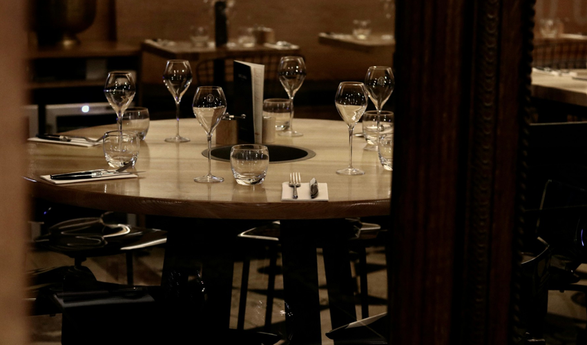 Cum să aranjezi paharele pe masă pentru evenimente speciale (P)