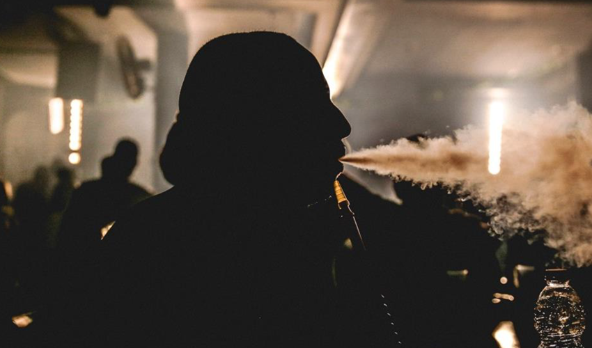 Majoritatea europeniilor susțin interdicțiile anti-fumat în spațiile publice deschise. Românii și grecii sunt la coada clasamentului