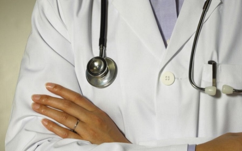 Scrisoarea unui medic de familie: Șeful nostru folosește transportul de serviciu în scopuri personale, iar medicii merg pe jos kilometri ca să ajungă la pacienți