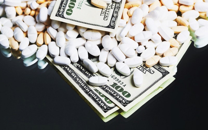 Moldova a decis să bage doctorii la închisoare pentru legături pretinse cu companiile farmaceutice. Ce soluții deștepte au alte state