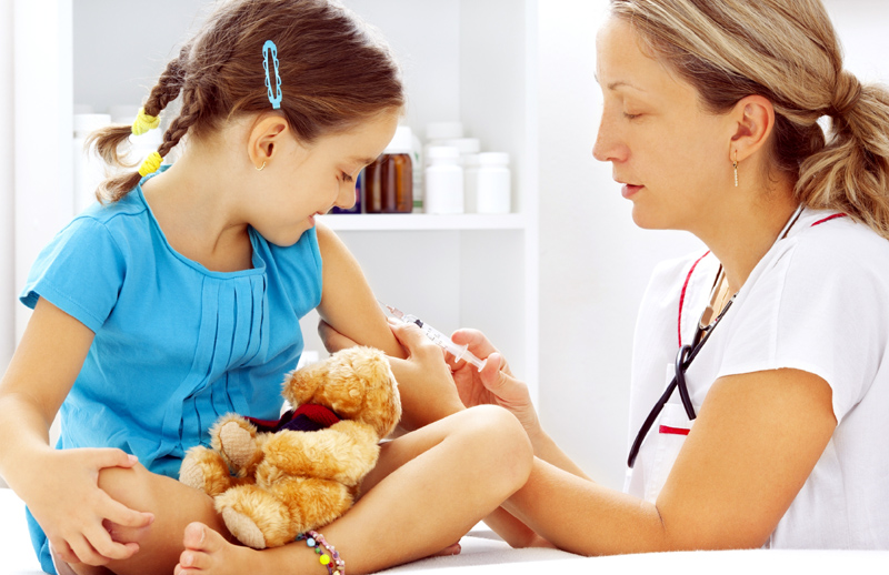 Google, Youtube, Facebook, principalele surse de informare despre vaccinare printre unii părinți din Moldova. De ce nu mai cred în imunizare