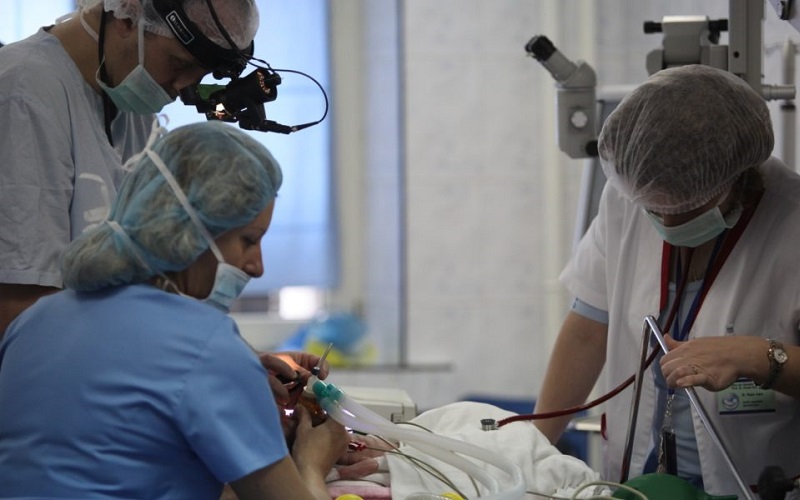 Ministerul Sănătății s-a pus pe treabă. Salariile medicilor vor crește cu 3.7 la sută. Ce lefuri vor ridica de la 1 aprilie