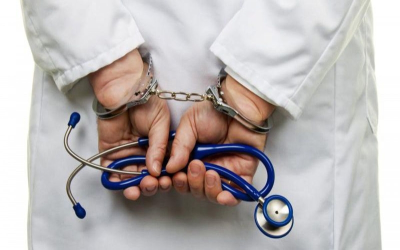 Cinci doctori din Ceadâr-Lunga, reținuți de CNA pentru eliberare de certificate false  