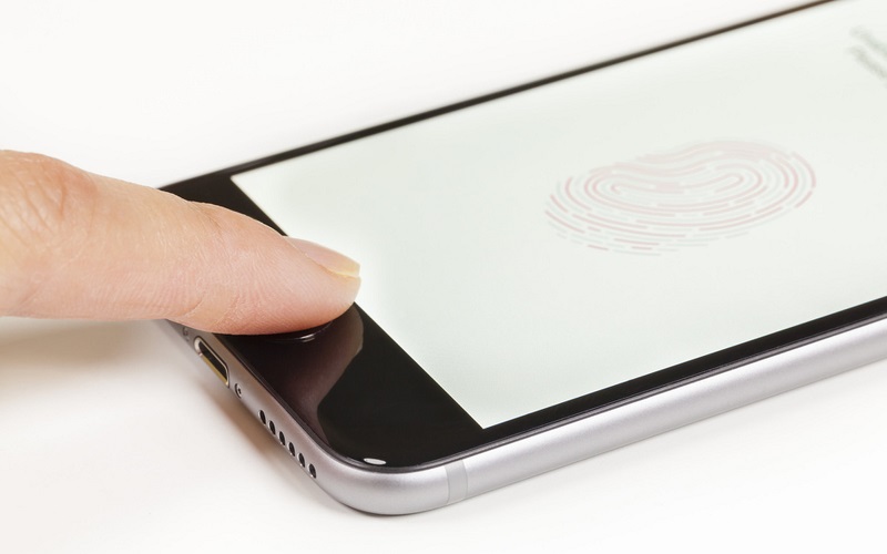 Poate fi deblocat un telefon, folosind degetele persoanei decedate? Știința dă un răspuns surprinzător