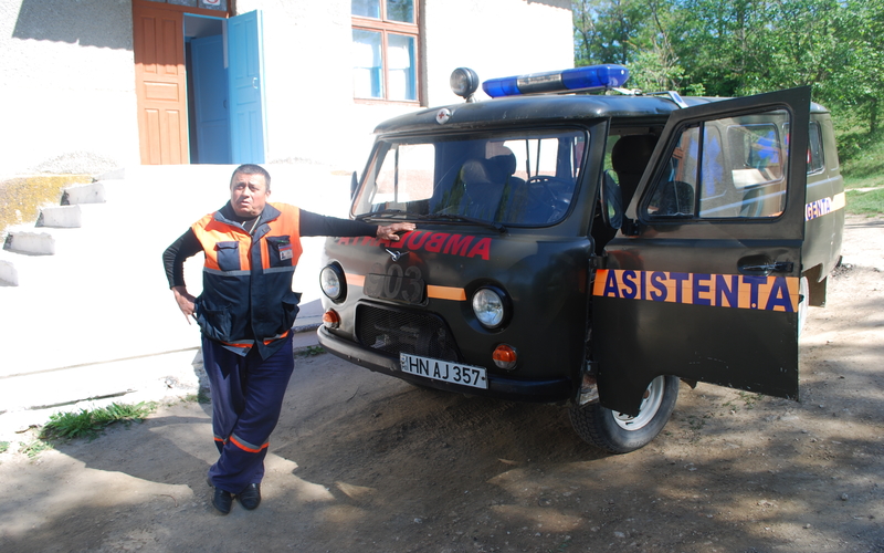 REPORTAJ. Cu rabla la pacienți. Cum funcționează ambulanțele vechi de prin satele moldovenești   