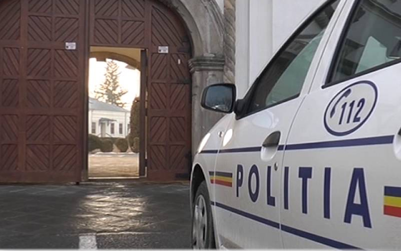 Un preot va fi judecat, pentru că și-a lăsat fiica adoptivă, HIV-pozitivă, să moară. Părinții intenționat nu ar fi tratat copilul