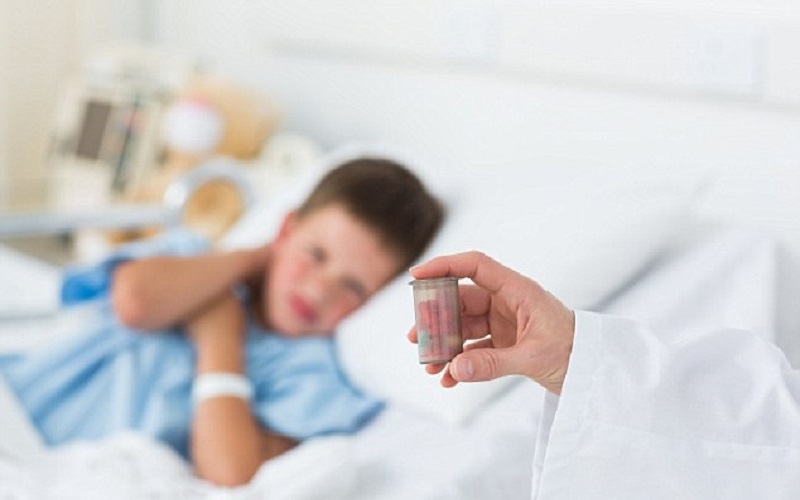 O treime din antibiotice sunt prescrise inutil. 70.000 de copii ajung la urgență ca urmare a reacțiilor adverse