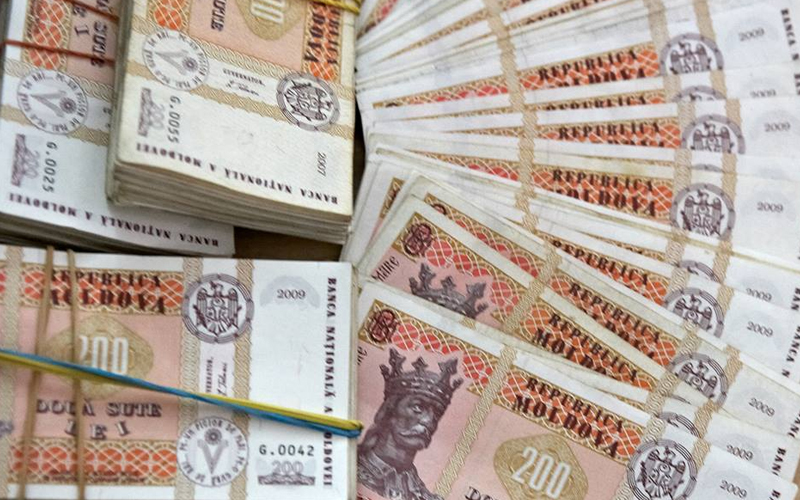 De unde vor lua directorii bani pentru majorarea salariilor lucrătorilor medicali? Fondul asigurării medicale din sănătate crește doar cu 10%, în 2019