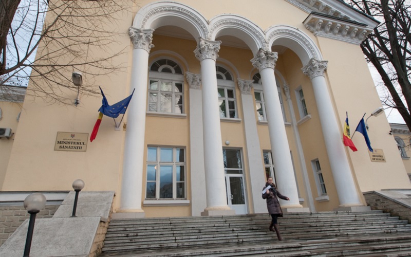 Bâlbâiala de la Ministerul Sănătății. Cum au justificat responsabilii de ce instituția face lobby în favoarea unui producător de țigări