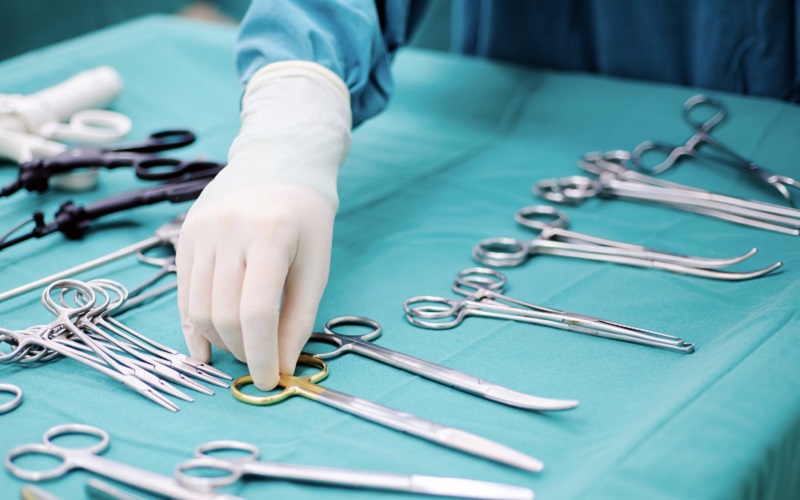 Un medic a extirpat din greșeală un rinichi, după ce l-a confundat cu o tumoare. A primit o pedeapsă ingenioasă