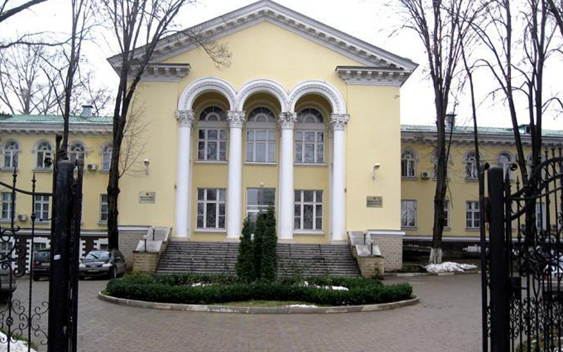 Responsabilii de sănătatea publică lasă portiță deschisă pentru promovarea exclusivă a produselor din tutun care nu arde, modificând două regulamente sanitare 