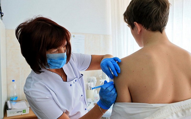 Facebook anunță că va elimina din sistemele de recomandări postări sau grupuri ale anti-vacciniștilor. Și Google susține că ia deja măsuri