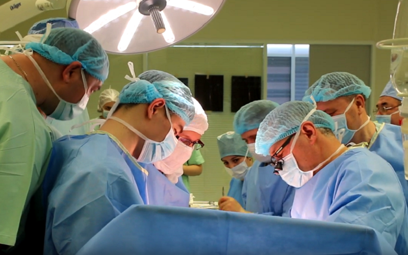 Sabrina, fetița care a suportat un transplant de ficat, a decedat. „Știam că există acest risc, dar ori îi dădeam o șansă, ori o lăsam să decedeze. Am ales șansa”