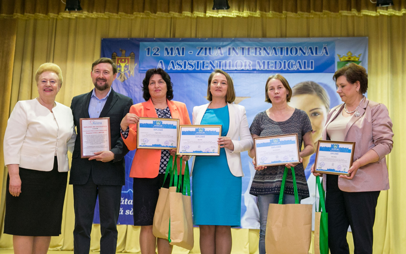 Premii pentru cele mai apreciate asistente medicale. „Noi suntem PROFESIE! Noi nu suntem ajutoarele medicilor. Noi facem echipă cu ei”