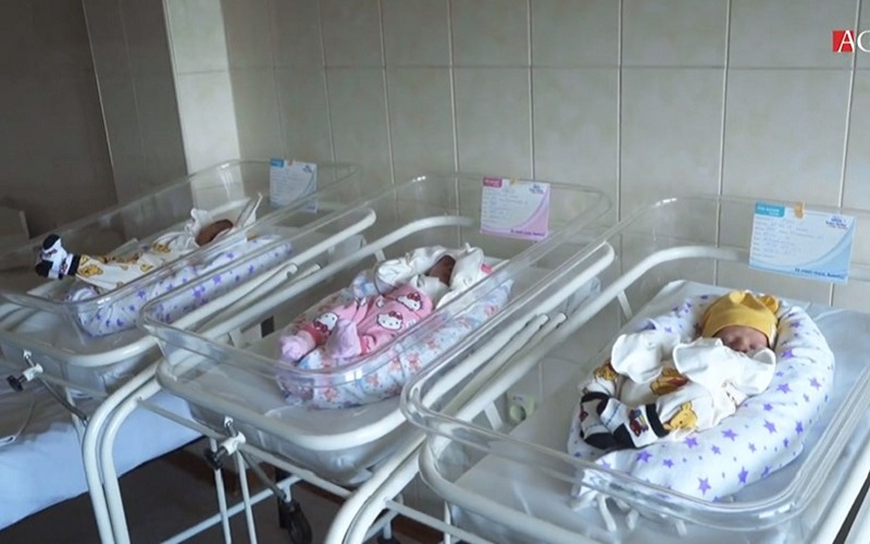 Iubire la puterea a treia. O familie din Chișinău au devenit părinți de tripleți, pe care i-au conceput natural