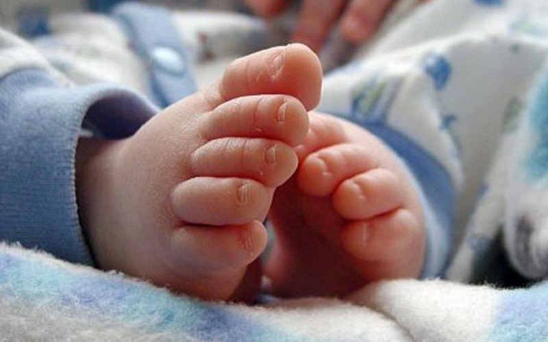 Un bebeluș a decedat din cauza unei infecții menigococice. Medicii spun că boala a avut un debut fulminant