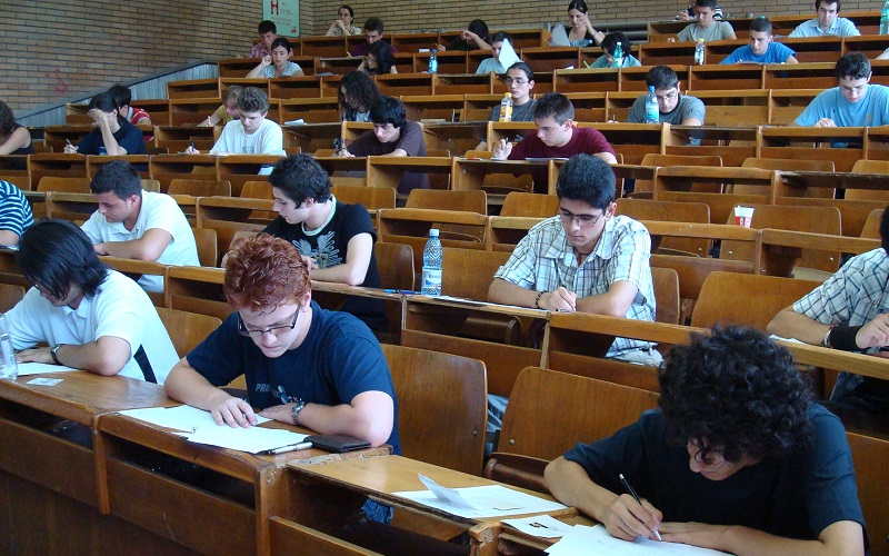 Fără certificate medicale la admiterea în universități, centre de excelență și școli profesionale