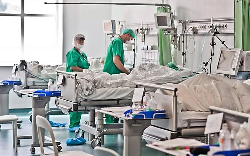 Suplimentele de la salarii pentru turele de noapte vor fi acordate cadrelor medicale diferențiat. Sporuri mai mari ar putea primi și deținătorii de titluri științifice