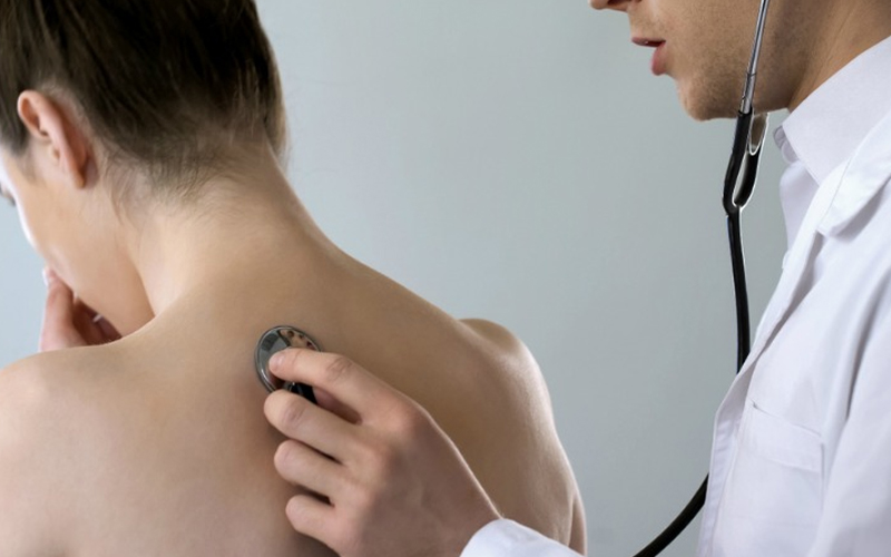 Câți copii decedează anual în Moldova din cauza pneumoniei. Astăzi este marcată Ziua Mondială a acestei maladii