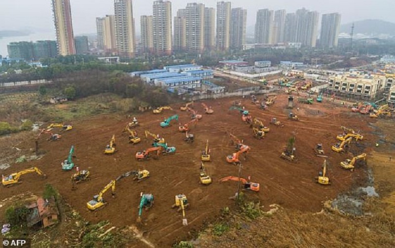Lecția ce vine din China. Autoritățile construiesc în 10 zile un spital de 1.000 de paturi, deoarece nu sunt suficiente locuri pentru pacienții cu coronavirus