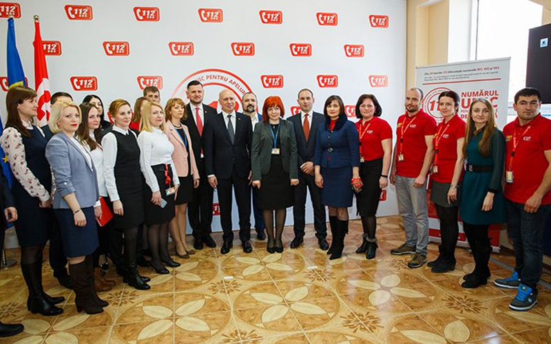 Angajații 112 nu și-au primit salariile de o lună. Ministerul Economiei încearcă să dea de șeful serviciului. „Nici nu au voie să facă proteste, că riscă închisoare”