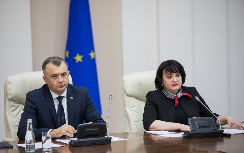 Comisia națională extraordinară de sănătate publică s-a întrunit la Guvern. „Avem risc redus de infectare cu coronavirus”. Premierul: „Asigurați în școli săpun și...ce mai este acolo”