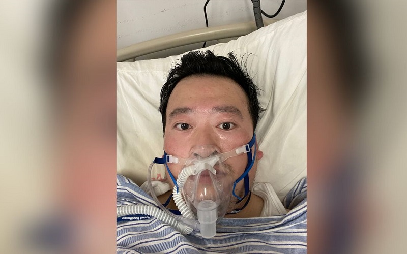 Medicul chinez care a încercat să emită primele avertismente despre focarul de coronavirus a decedat la spital, după ce a luat infecția de la un pacient 