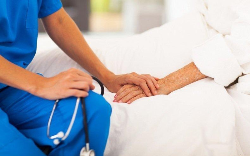 Unul din trei moldoveni moare cu demnitate, arată ultimul studiu privind dezvoltarea îngrijirilor paliative în țară. Astăzi Parlamentul organizează audieri publice pe marginea subiectului